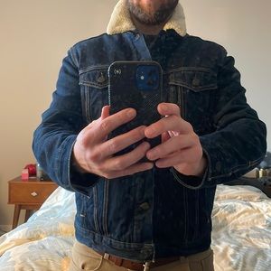 Levi’s Sherpa lined denim jacket size Medium
